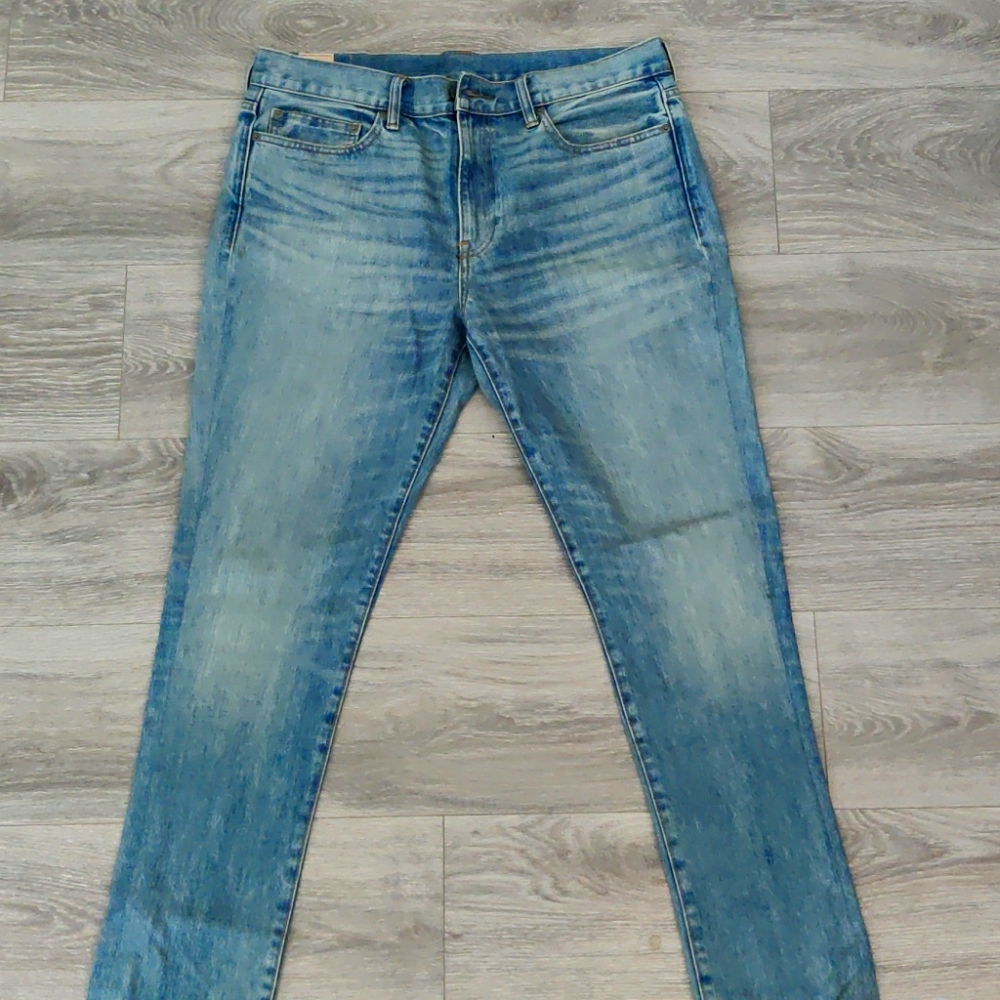 J Crew Light Wash Slim Fit 770 Jeans (33x30)